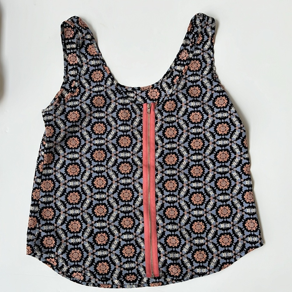 LOT OF 10 SPRING, SUMMER AND FALL WOMEN'S TOPS!! - Picture 4 of 12